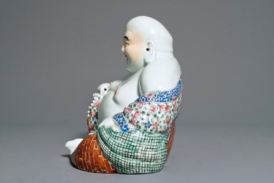 A large Chinese famille rose figure of Buddha, 19/20th C.
